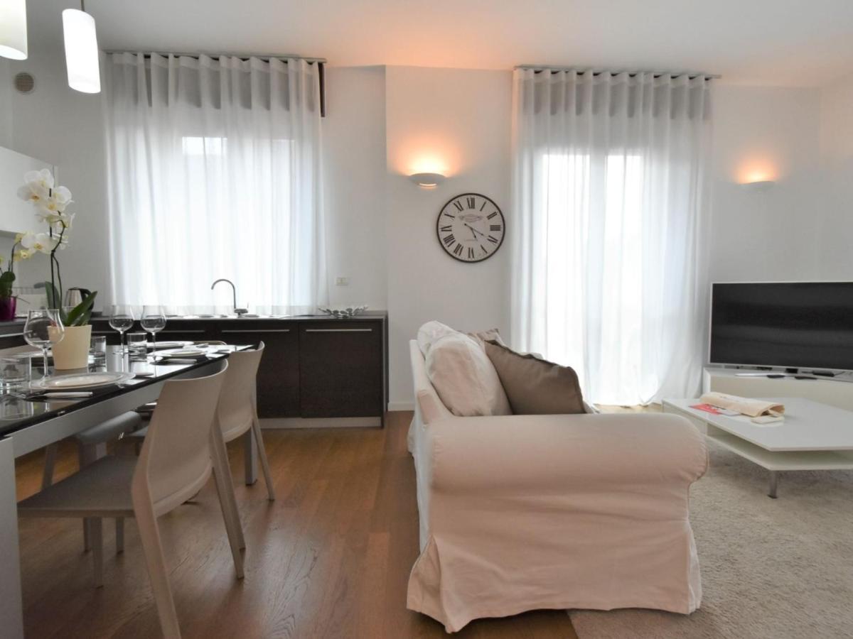 Apartment Corso Genova Apartment By Interhome Milão Exterior foto